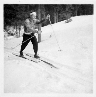 kansio1952_s16b_hiihtoa-W1024.jpg