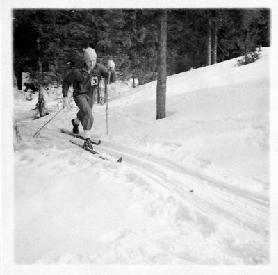 kansio1952_s16e_hiihtoa-W1024.jpg